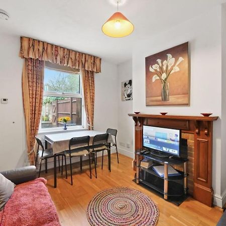 Comfortable 2 Bedroom Property, Maidstone Extérieur photo